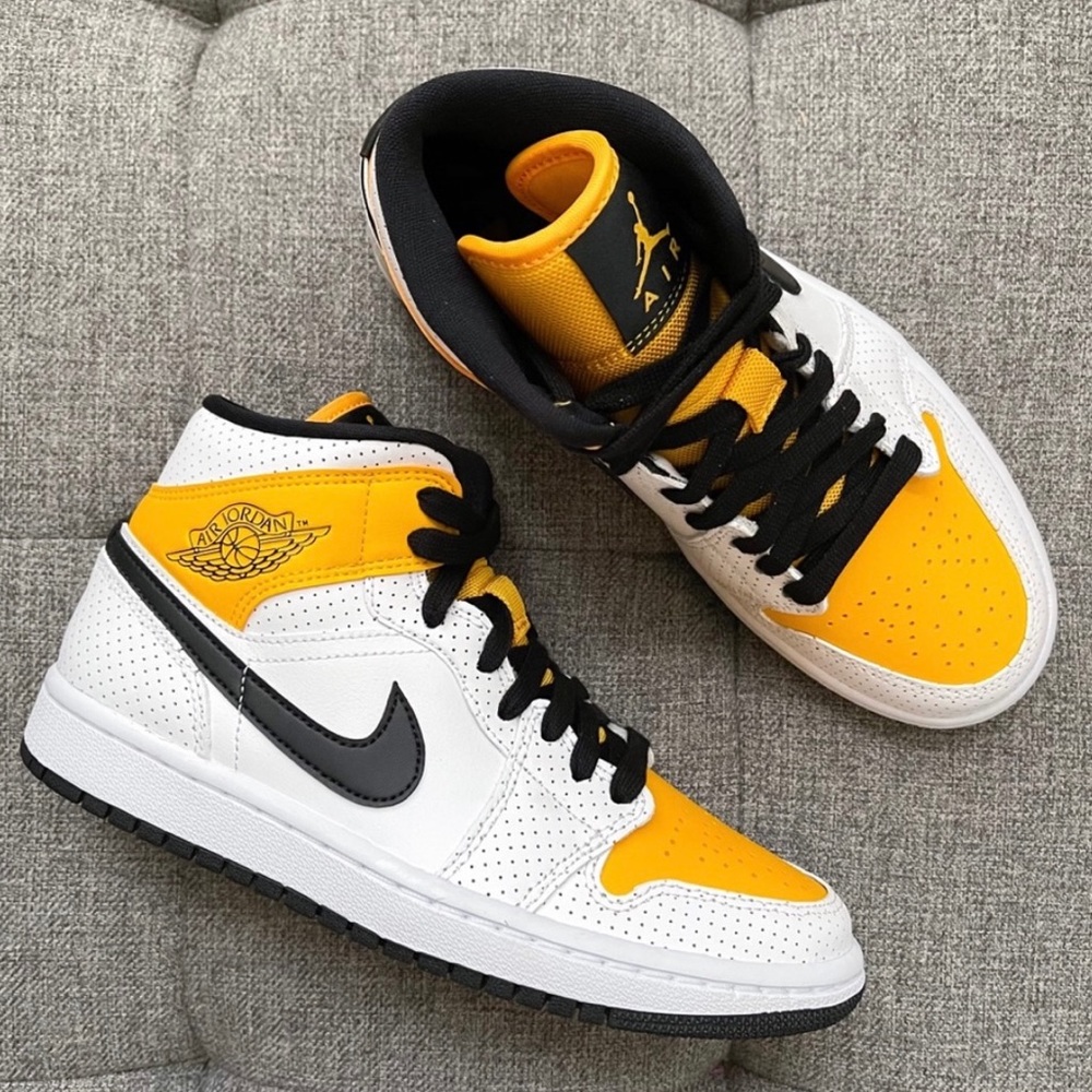NIB Jordan 1 mid (laser orange) women’s